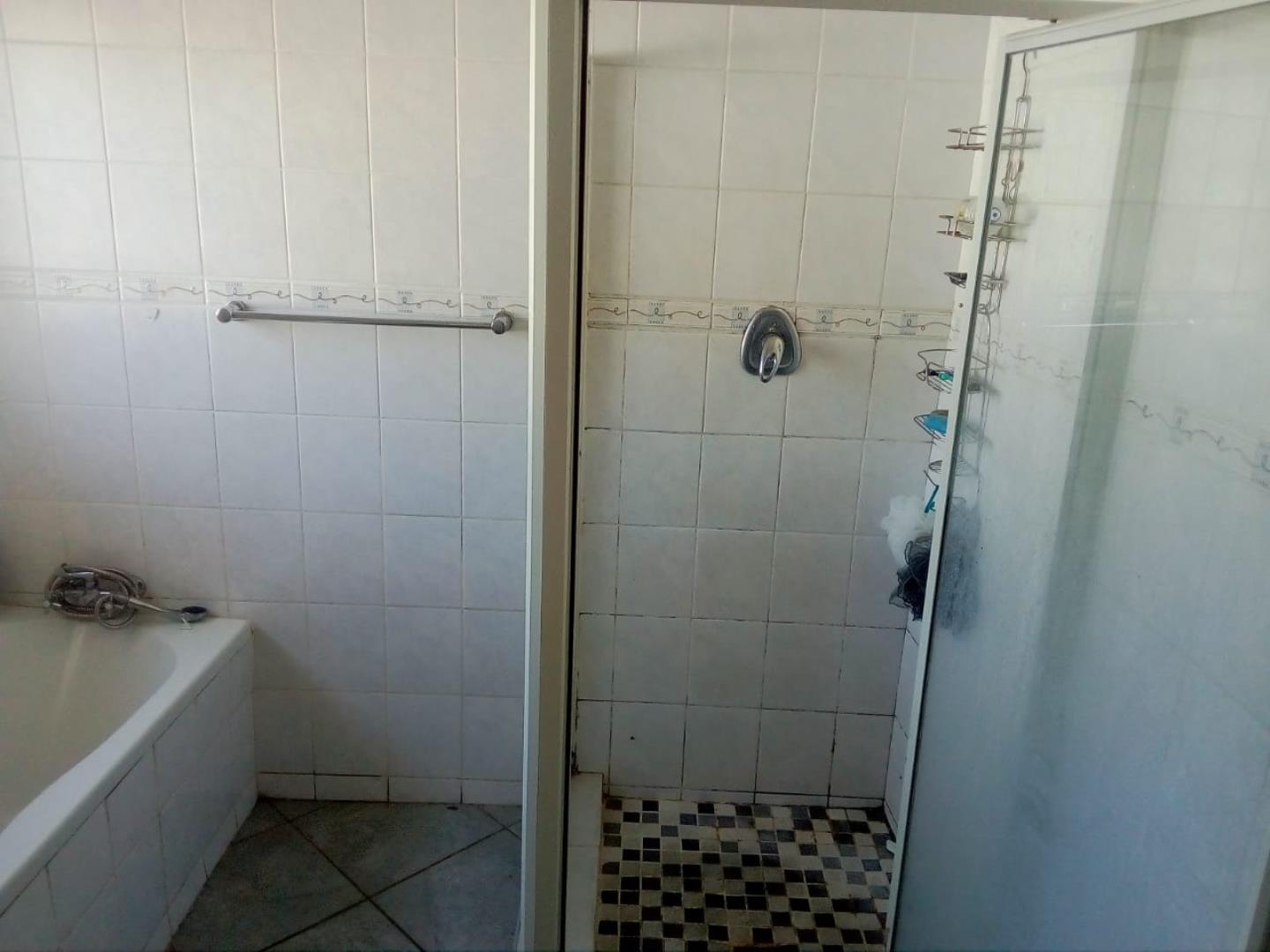 609839_WhatsApp